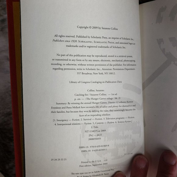 Catching Fire (Hunger Games, Book Two) : Volume 2 Hardback Suzanne Collins - Picture 2 of 5